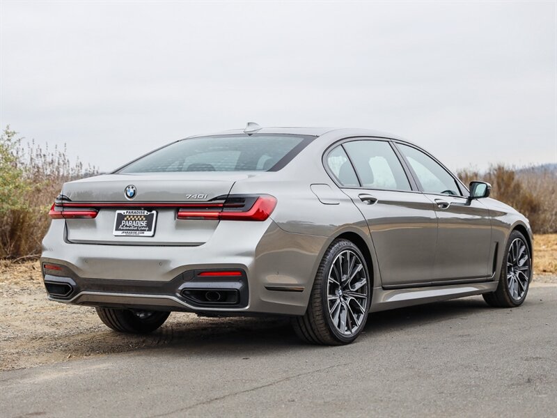 Used 2021 BMW 740i w/ M Sport Package RWD image 7