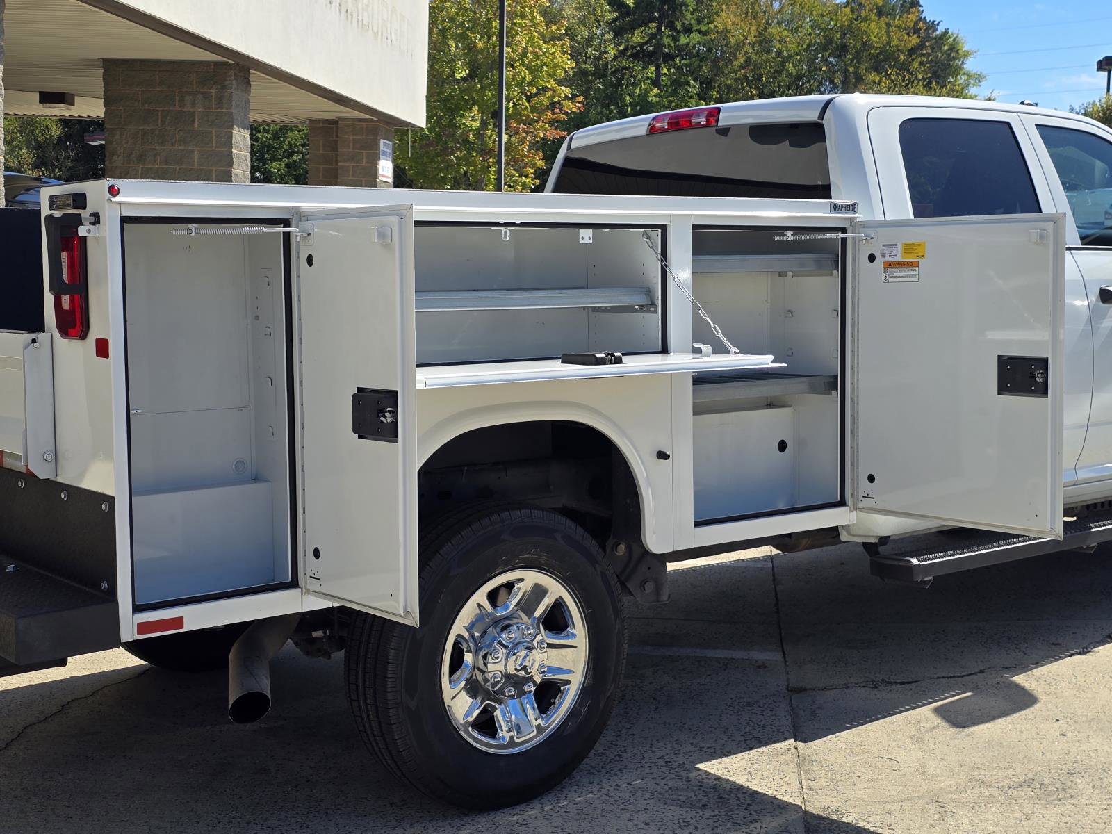 Used 2024 RAM 2500 Tradesman w/ Chrome Appearance Group image 25