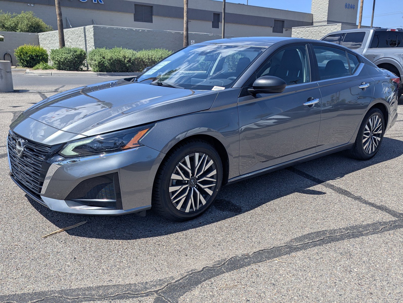 Used 2024 Nissan Altima 2.5 SV FWD image 5