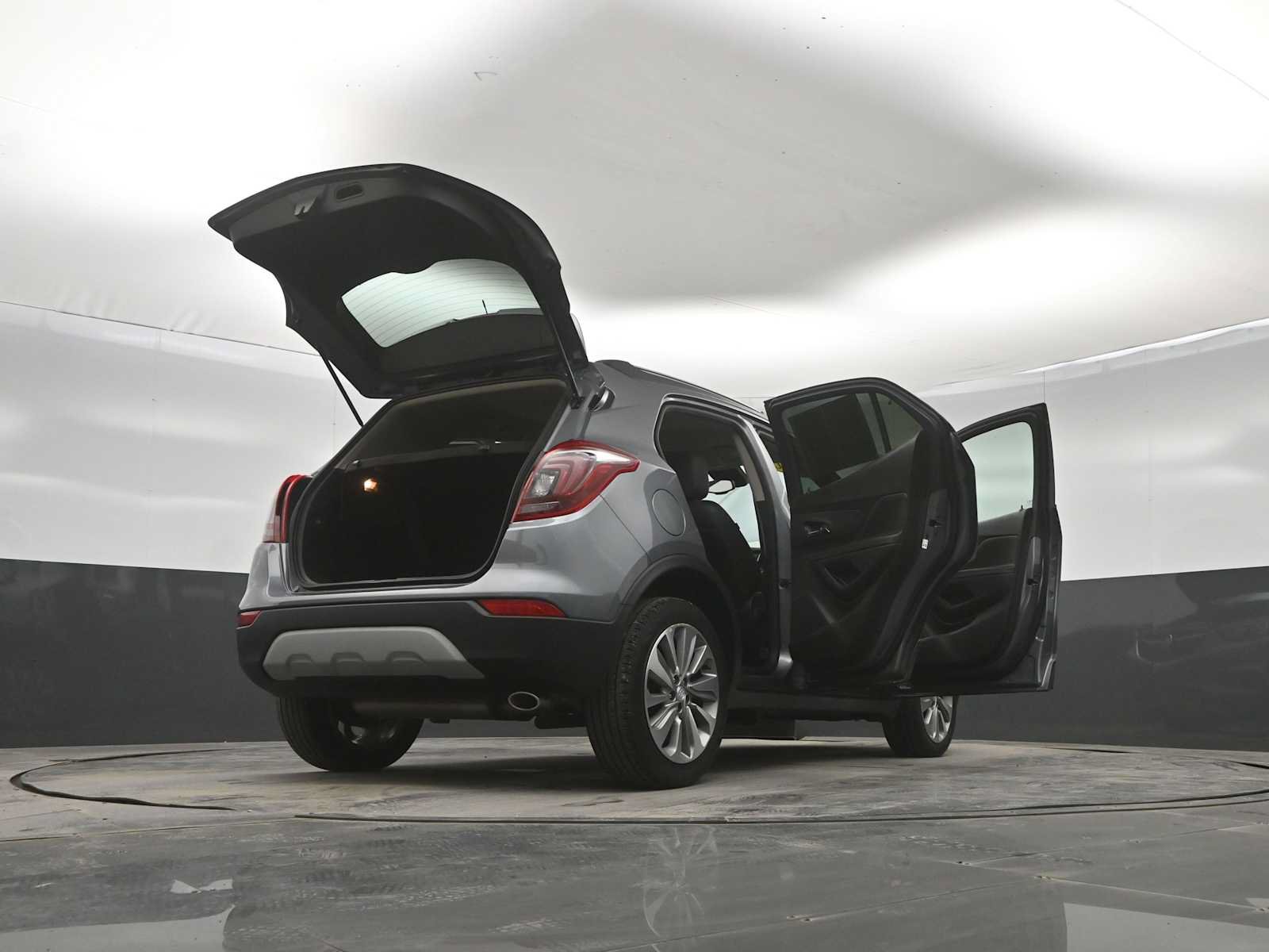 Used 2020 Buick Encore Preferred FWD image 23