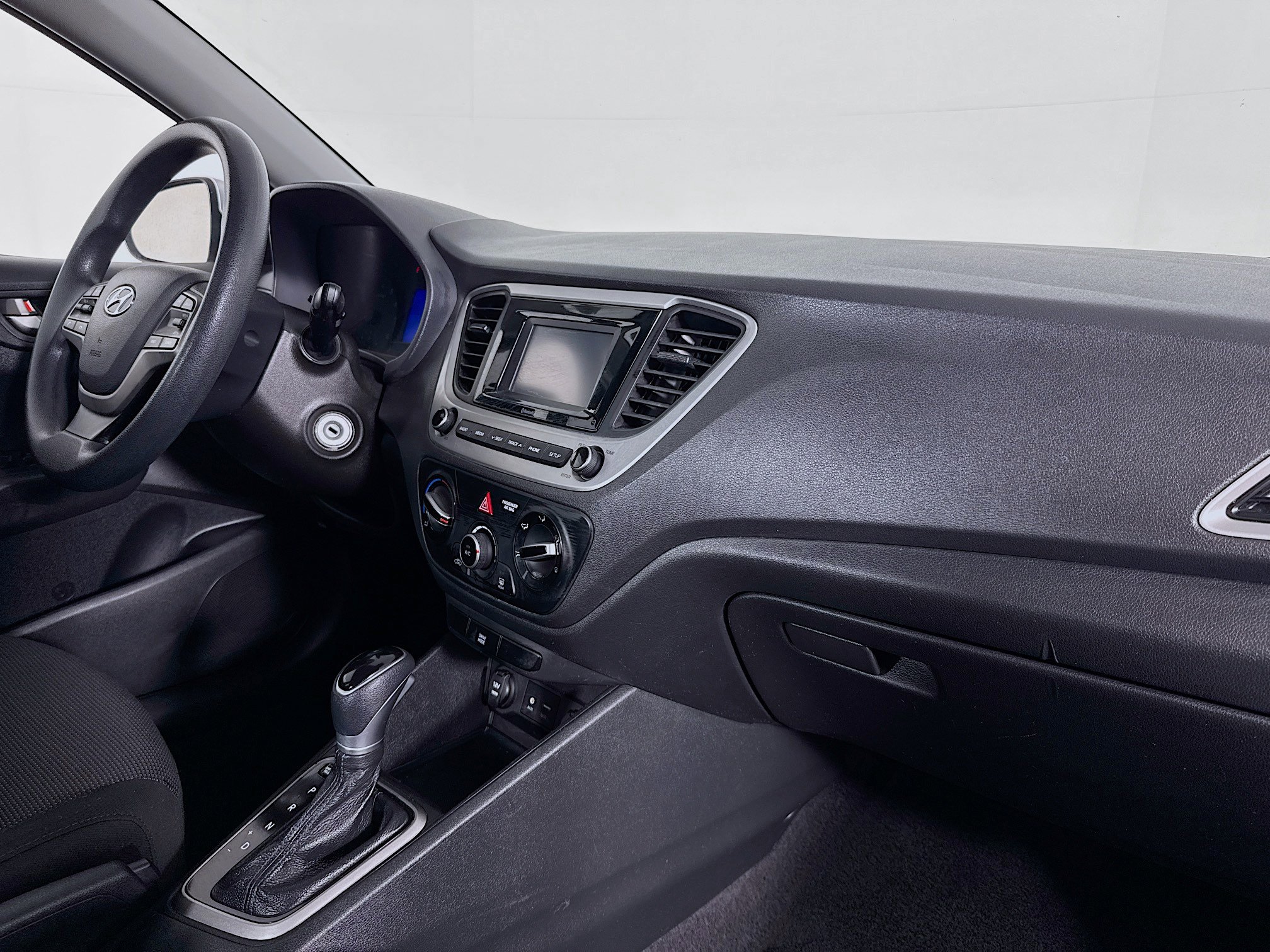 Used 2020 Hyundai Accent SE image 28