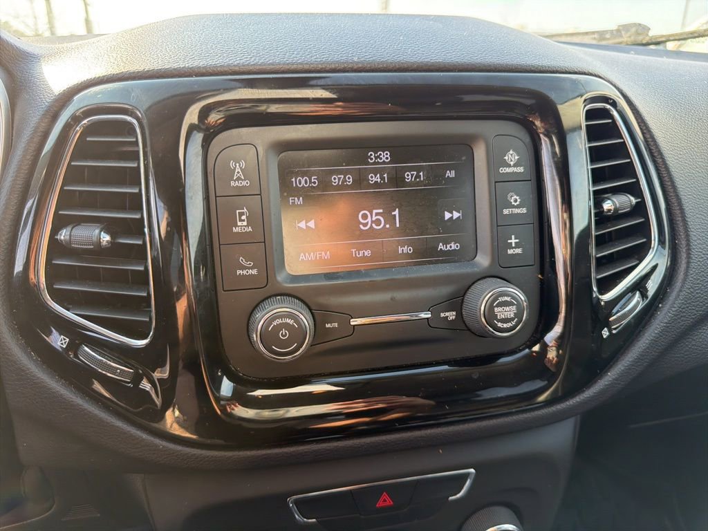 Used 2018 Jeep Compass Altitude image 17