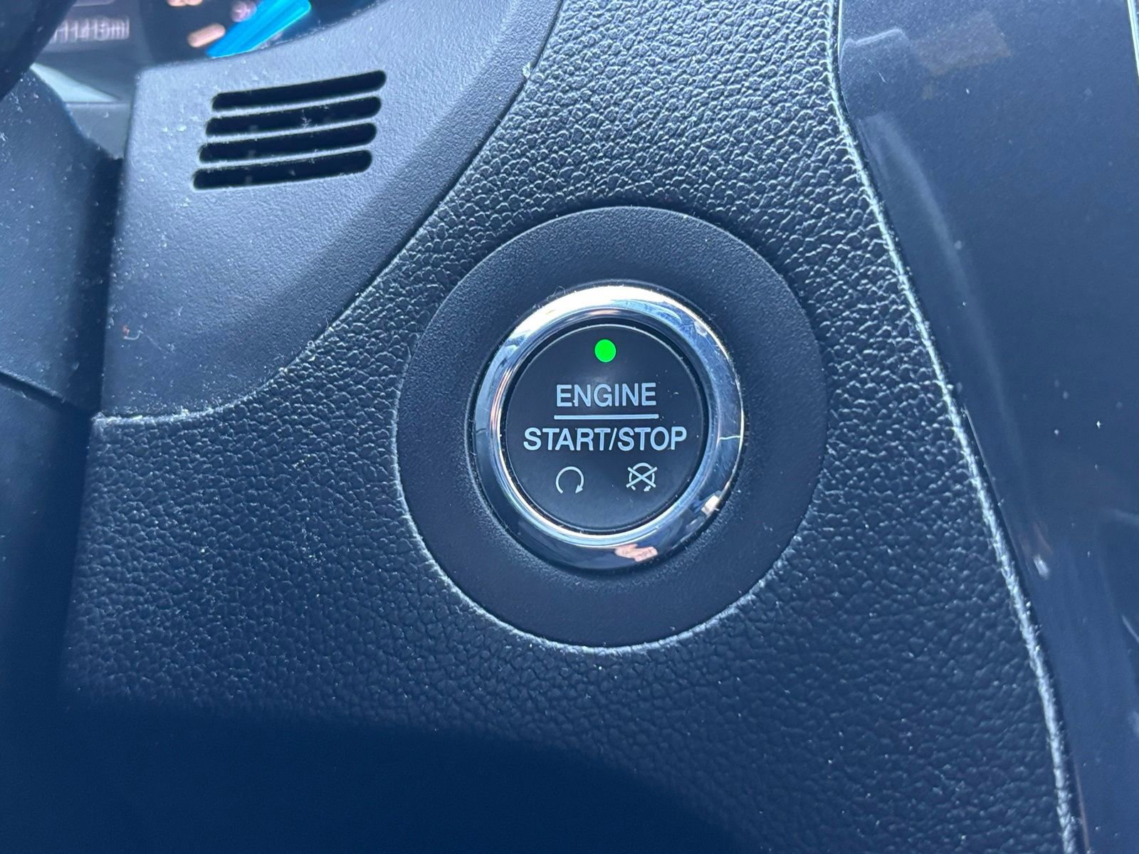 Used 2019 Ford Explorer XLT FWD image 4