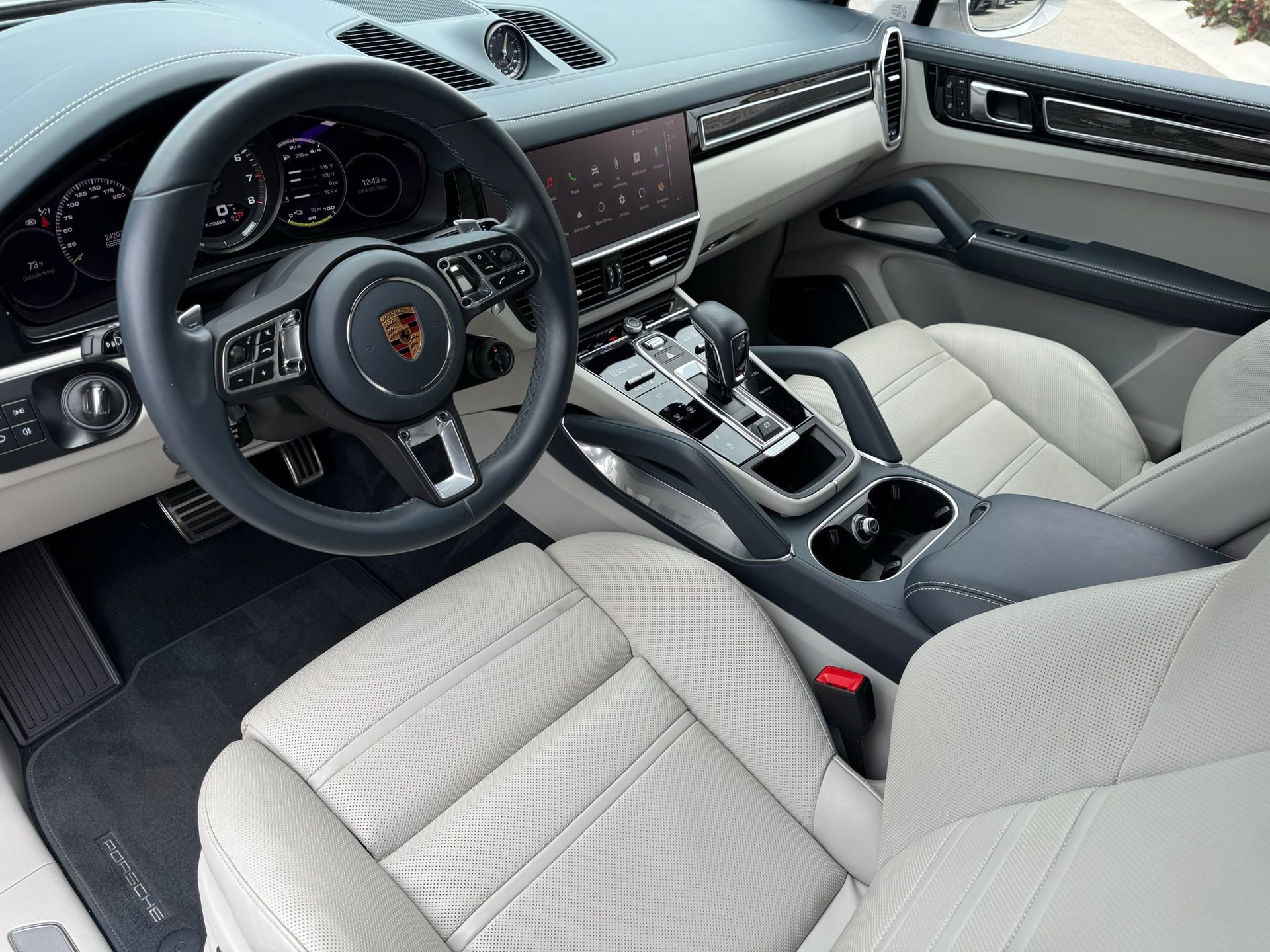 Certified 2022 Porsche Cayenne Turbo S AWD/4WD image 4