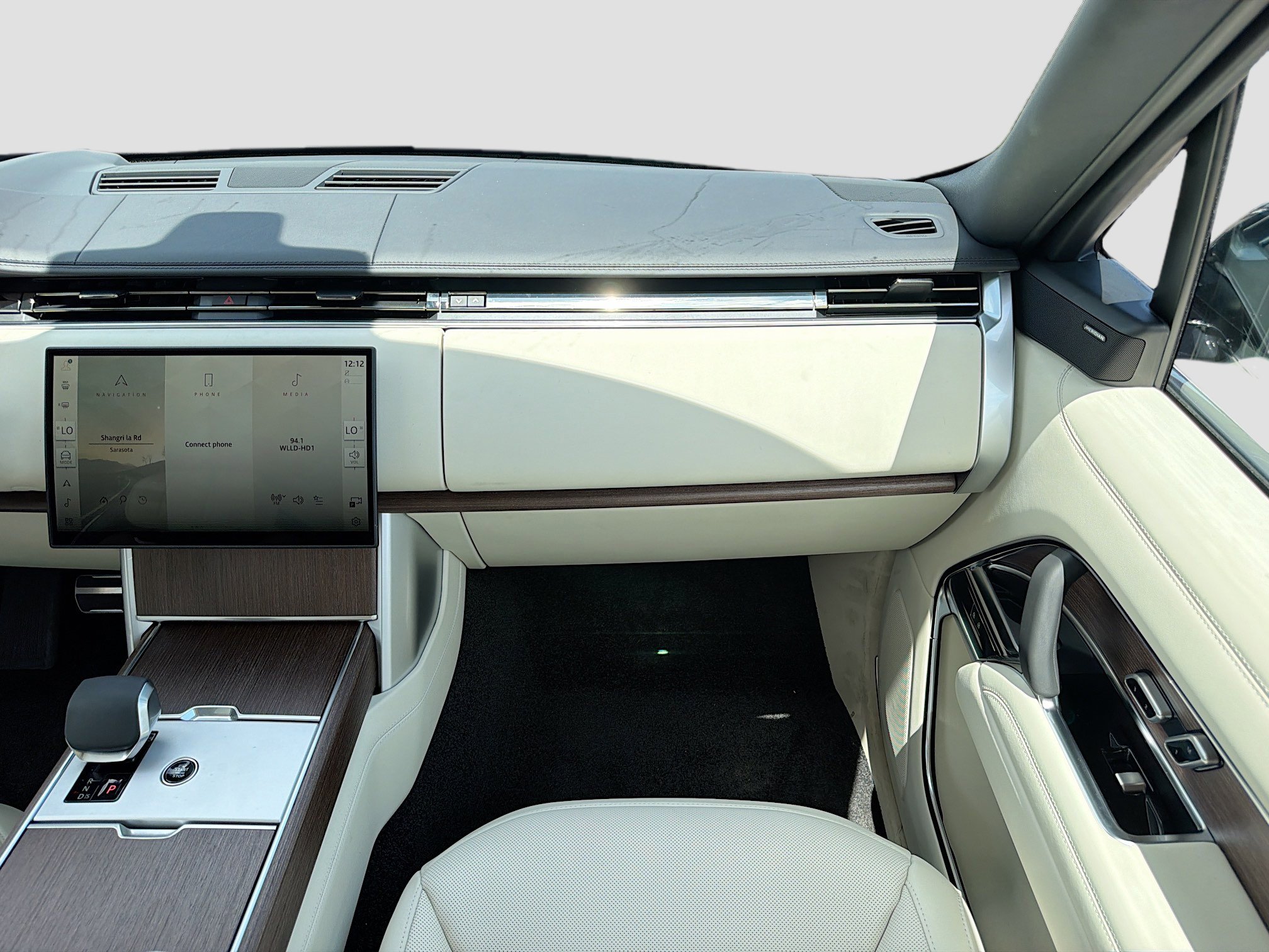 New 2026 Land Rover Range Rover Long Wheelbase SE AWD/4WD image 19