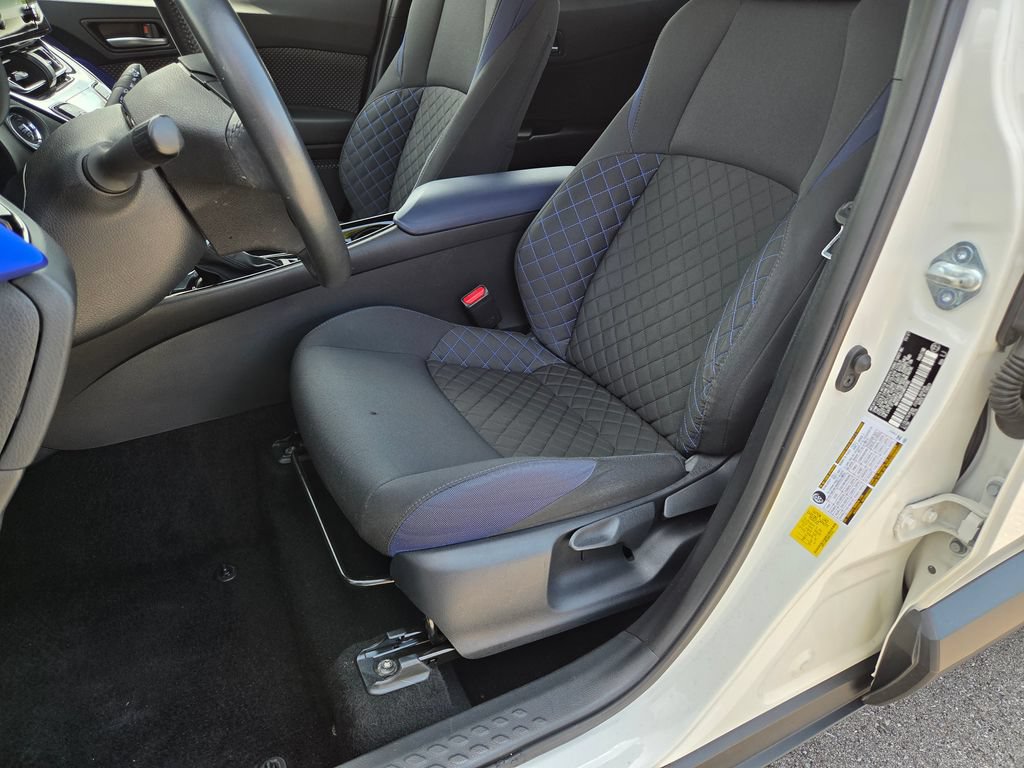 Used 2021 Toyota C-HR XLE FWD image 8