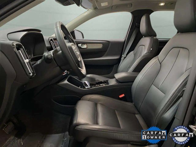 Used 2025 Volvo XC40 B5 Plus image 17