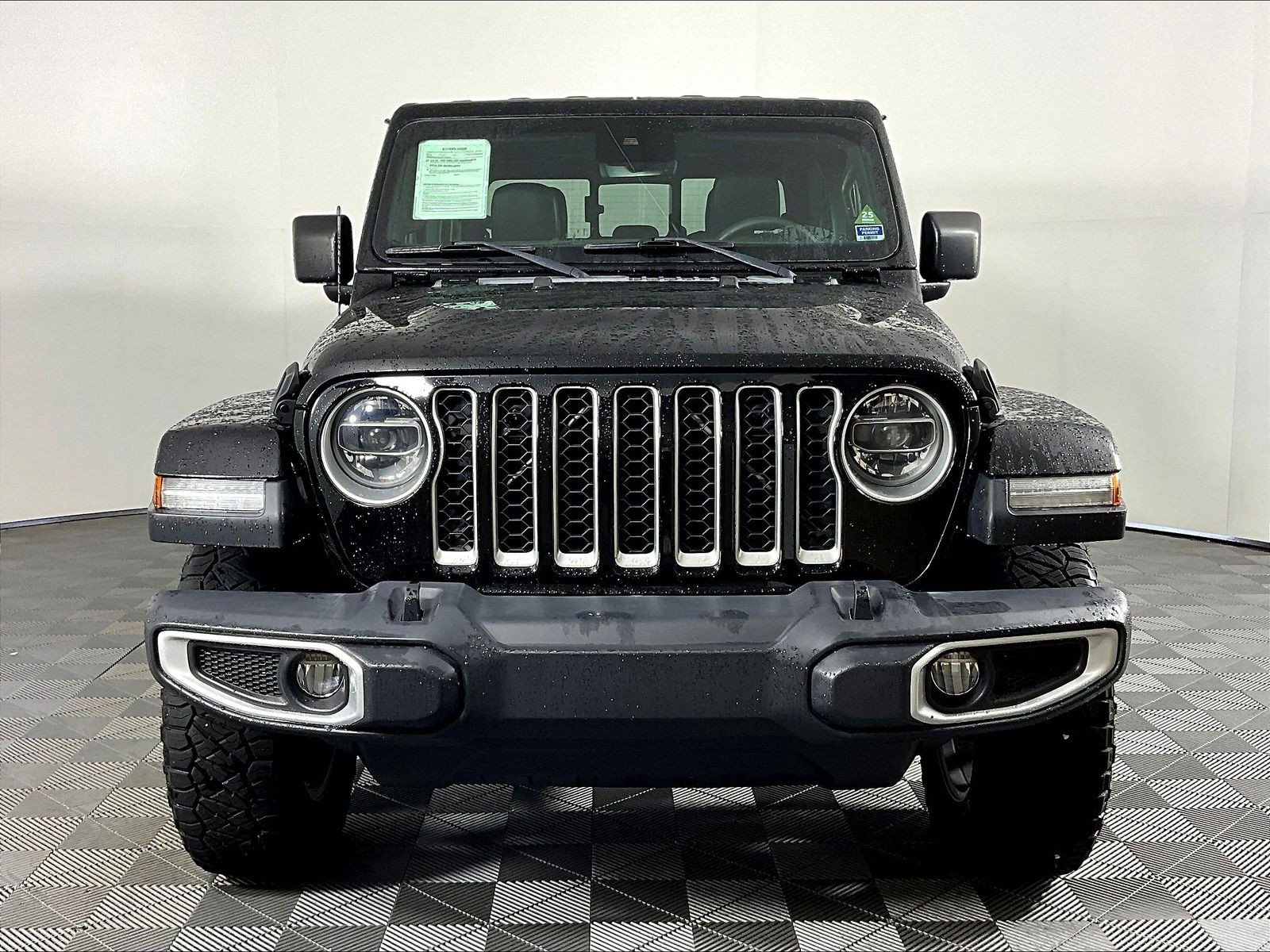 Used 2020 Jeep Gladiator Overland AWD/4WD image 2