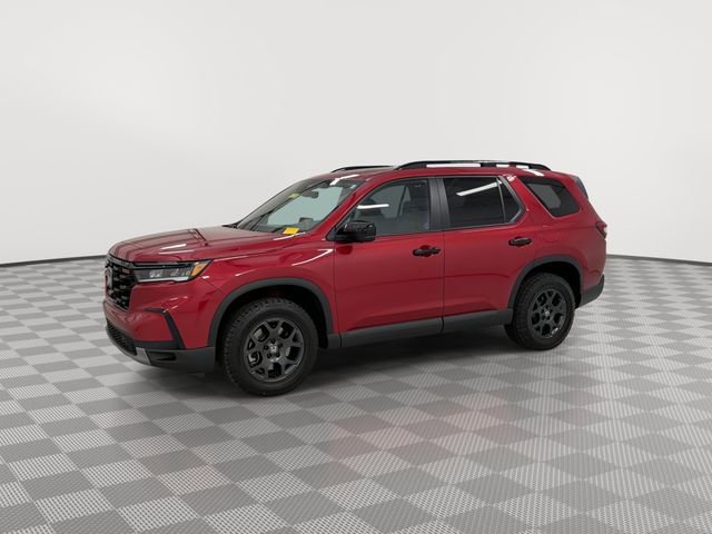 Used 2025 Honda Pilot TrailSport image 5