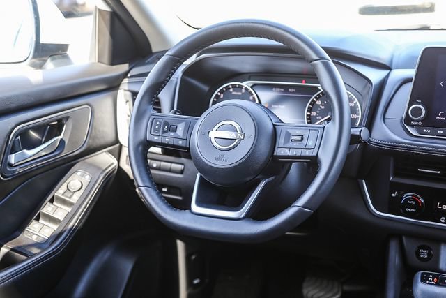 Used 2024 Nissan Rogue SV w/ SV Premium Package FWD image 17