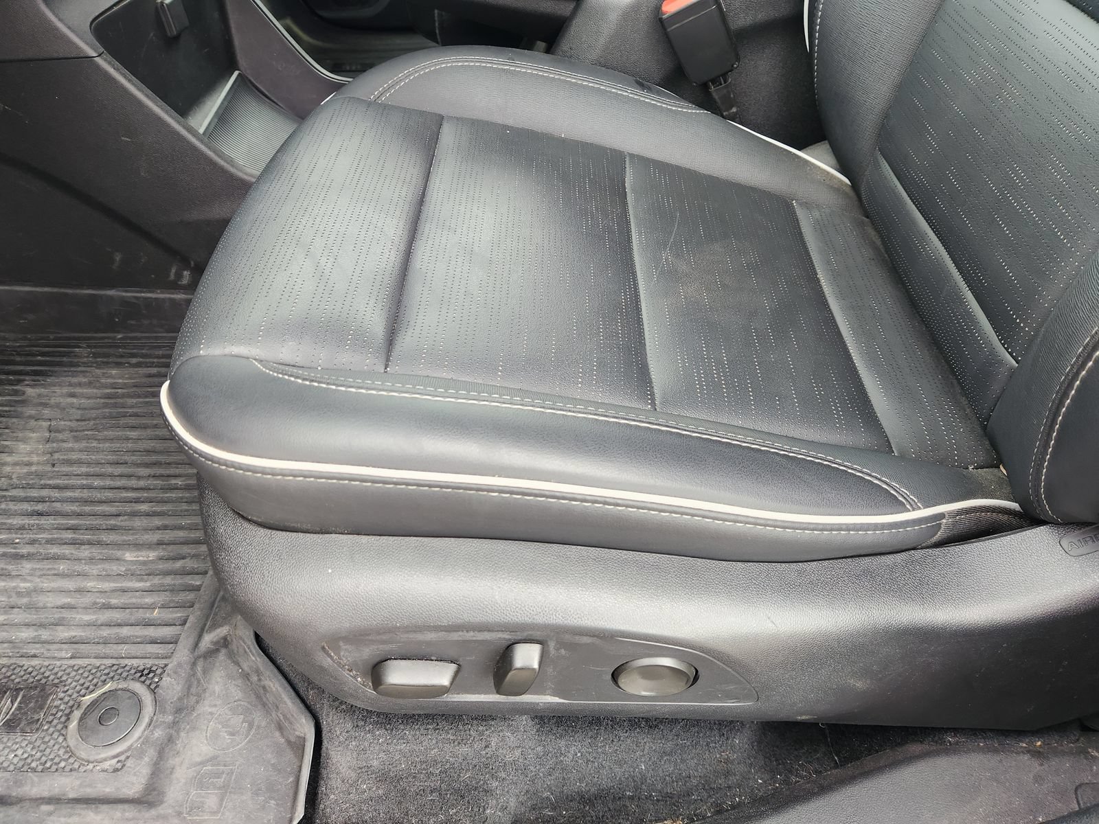 Certified 2025 Buick Enclave Sport Touring w/ Power Package FWD image 27