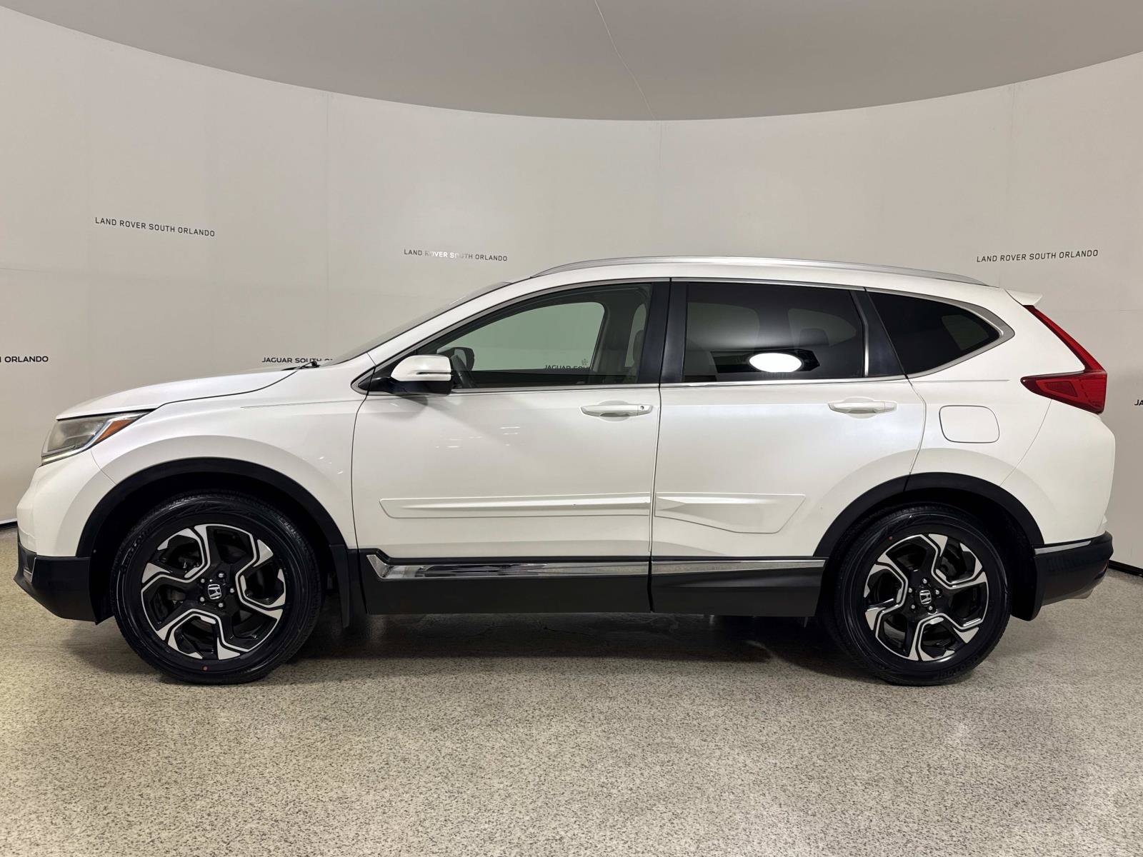 Used 2017 Honda CR-V Touring image 2