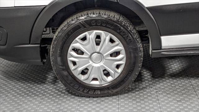 Used 2022 Ford E-Transit 148 High Roof Extended RWD image 28