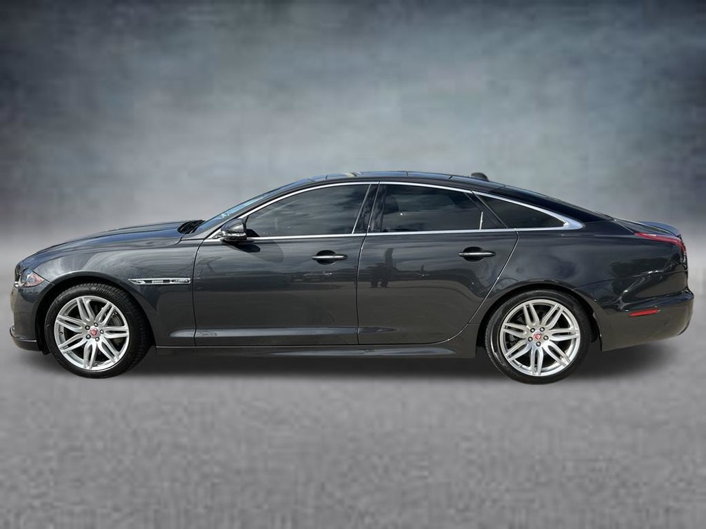 Used 2018 Jaguar XJ R-Sport RWD image 3