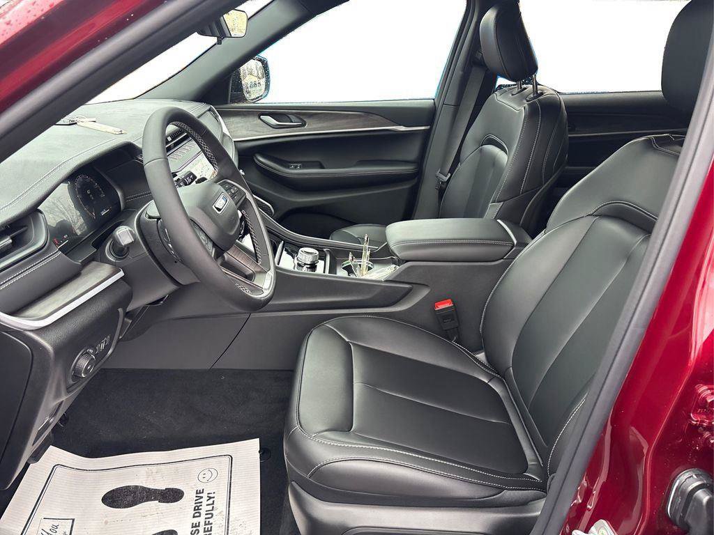 New 2026 Jeep Grand Cherokee L Limited w/ Limited Altitude Package AWD/4WD image 9