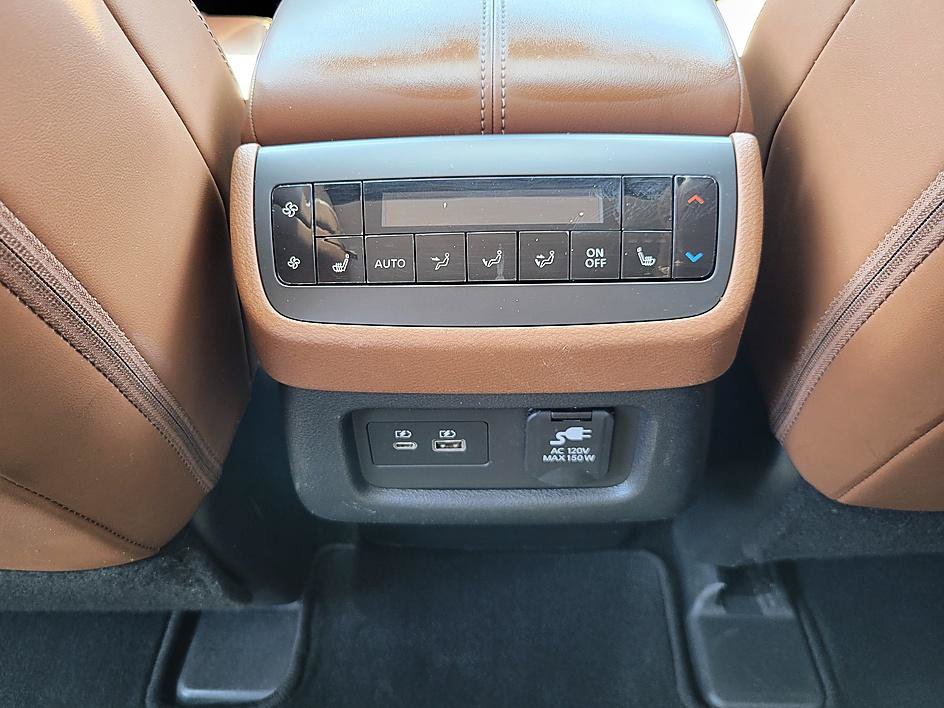 Used 2023 Nissan Pathfinder Platinum FWD image 30