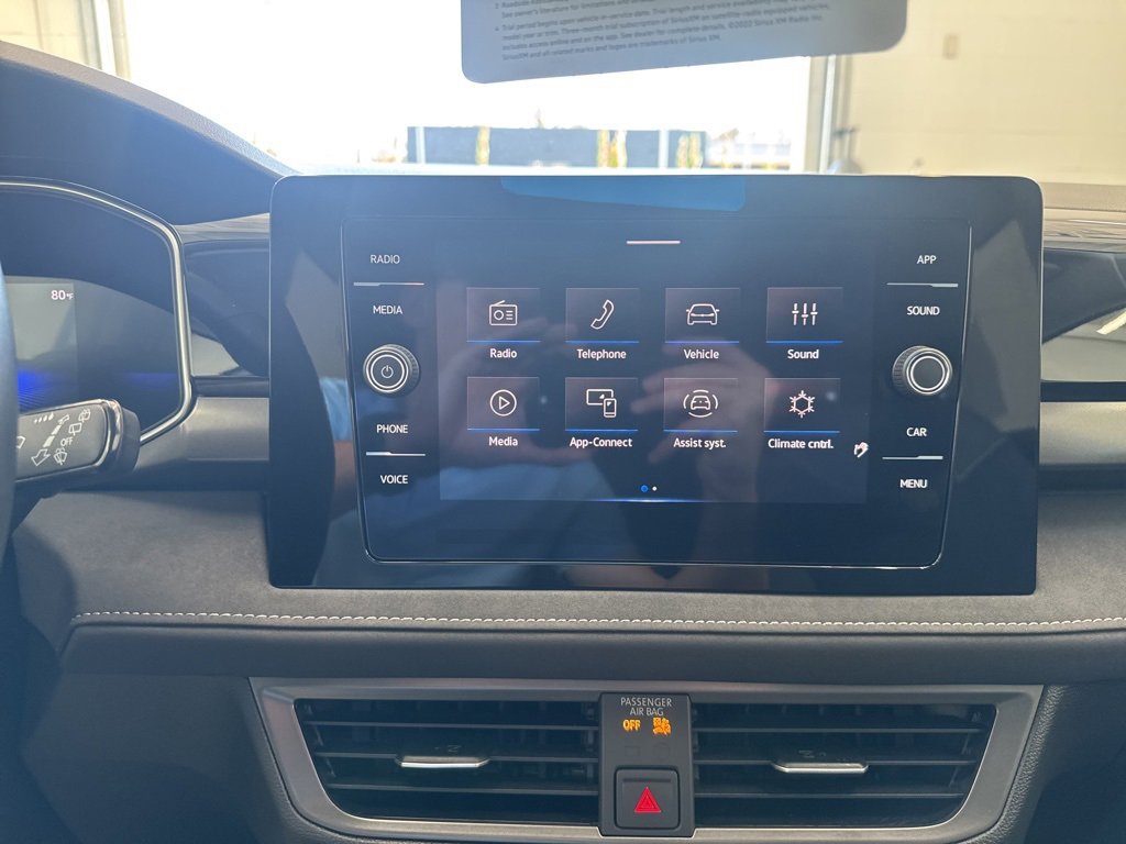 Certified 2025 Volkswagen Taos SE image 21