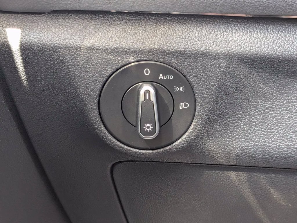 Used 2026 Volkswagen Jetta SEL FWD image 35