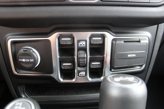 Used 2024 Jeep Wrangler Unlimited Sahara w/ Technology Group AWD/4WD image 23