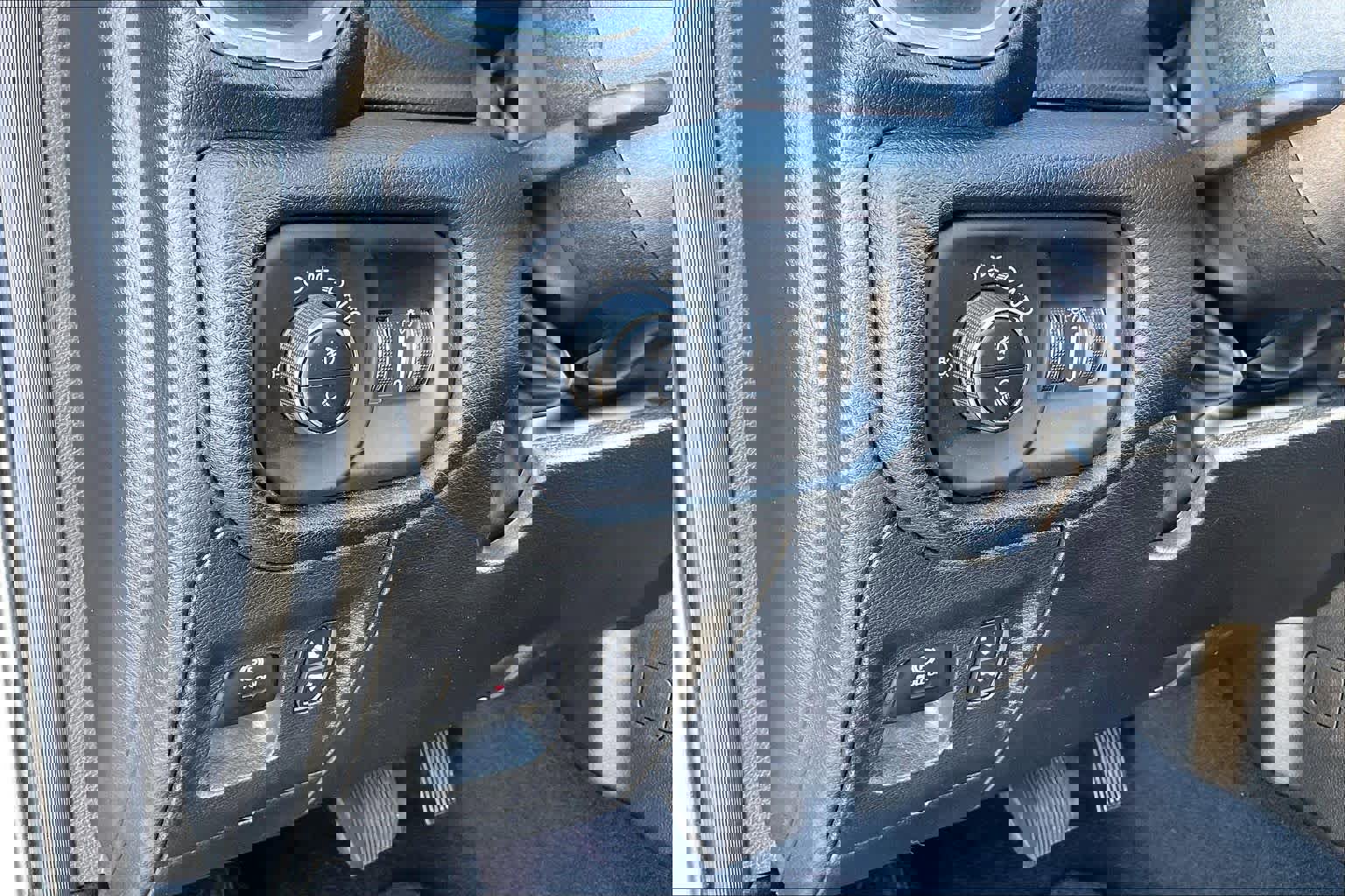 Used 2025 RAM 1500 Laramie image 34