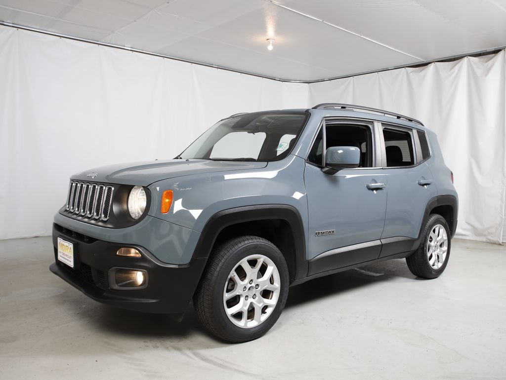 Used 2017 Jeep Renegade Latitude w/ Cold Weather Group AWD/4WD image 24