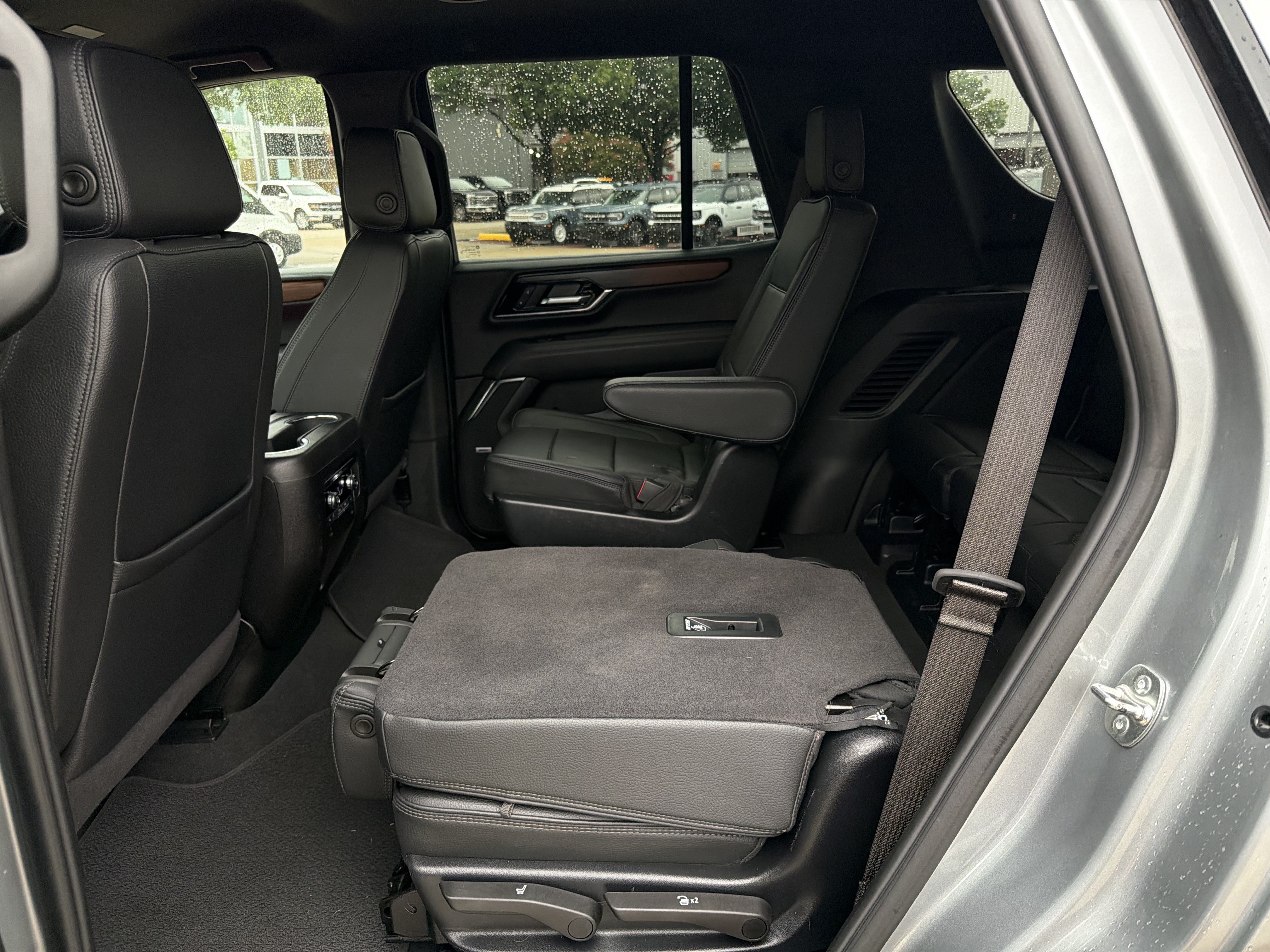 Used 2025 GMC Yukon Denali AWD/4WD image 15
