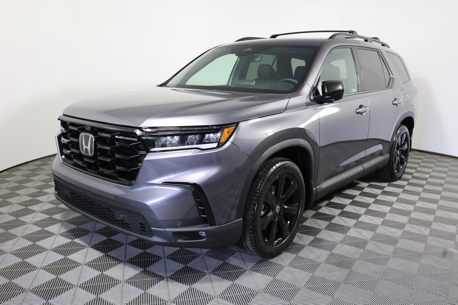 Used 2025 Honda Pilot Black Edition image 1