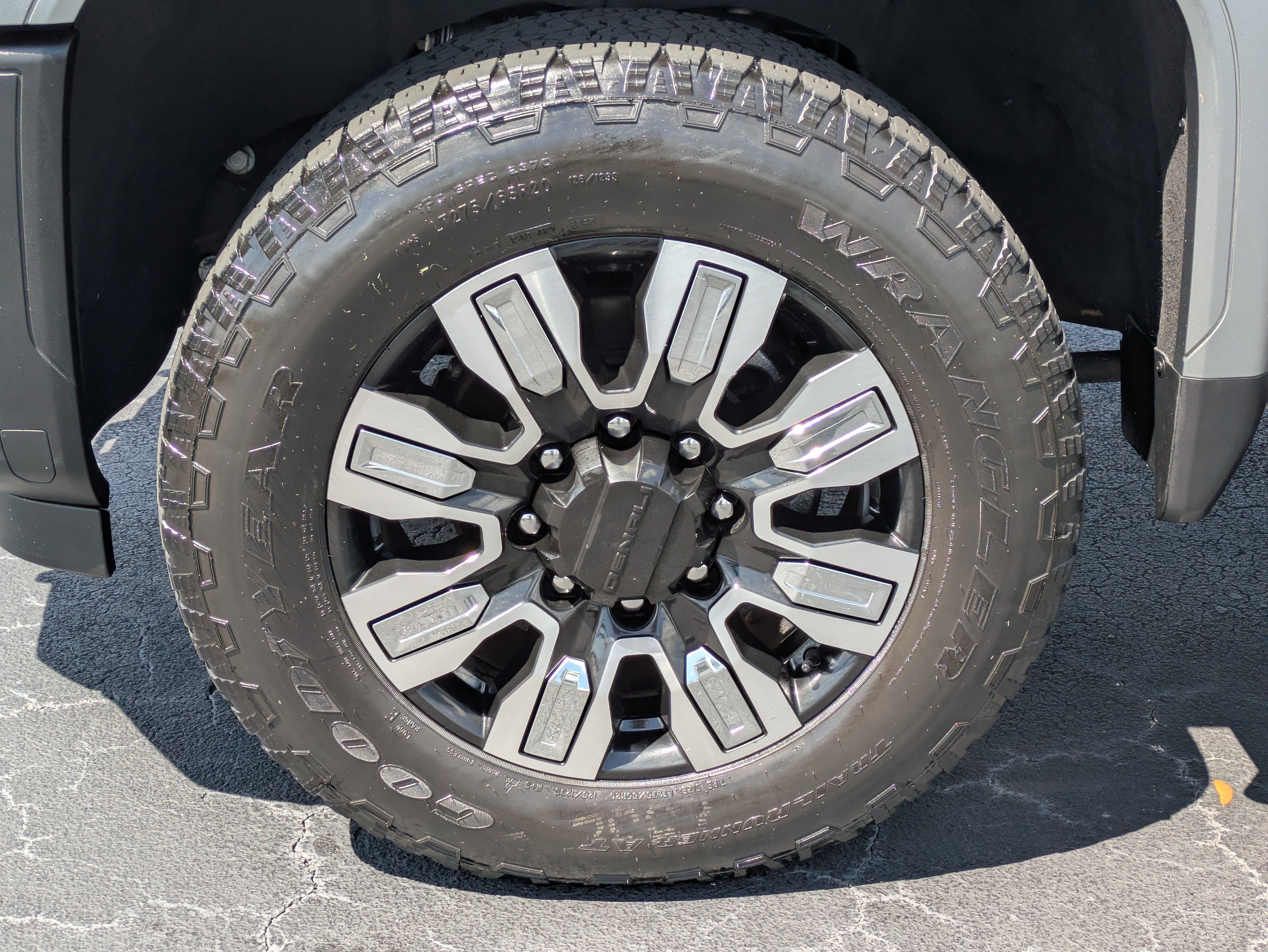 Used 2024 GMC Sierra 2500 Denali w/ Denali Reserve Package AWD/4WD image 8