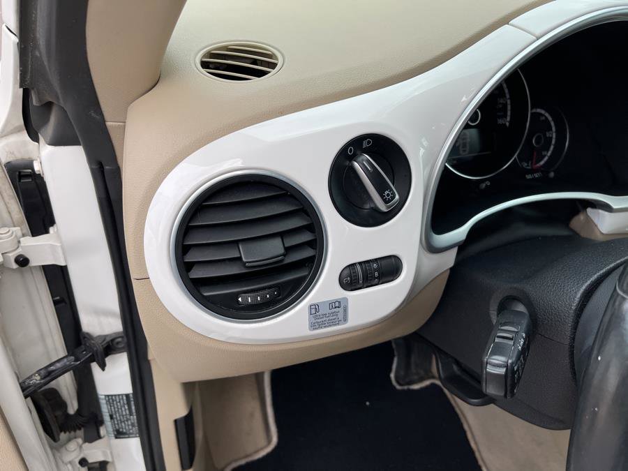 Used 2013 Volkswagen Beetle TDI FWD image 26