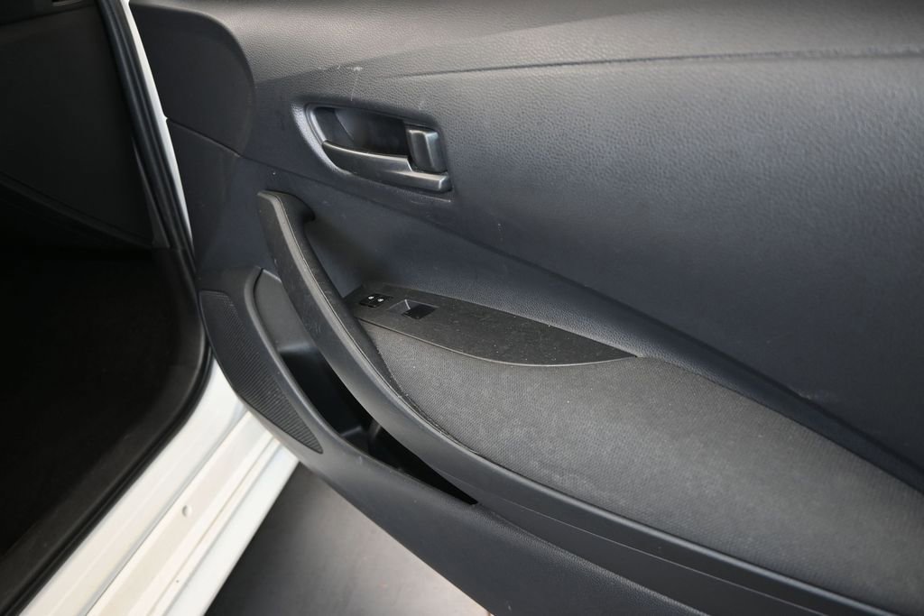 Used 2022 Toyota Corolla LE FWD image 23