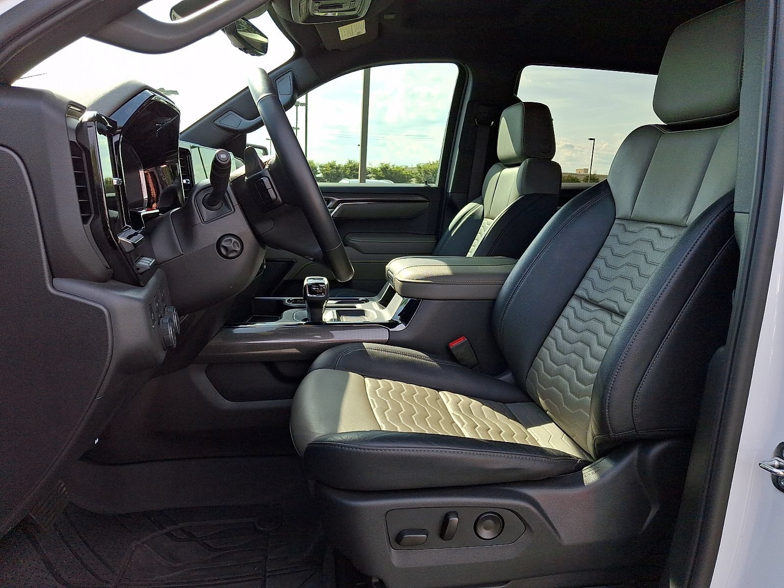 Used 2024 Chevrolet Silverado 1500 ZR2 w/ Technology Package AWD/4WD image 13