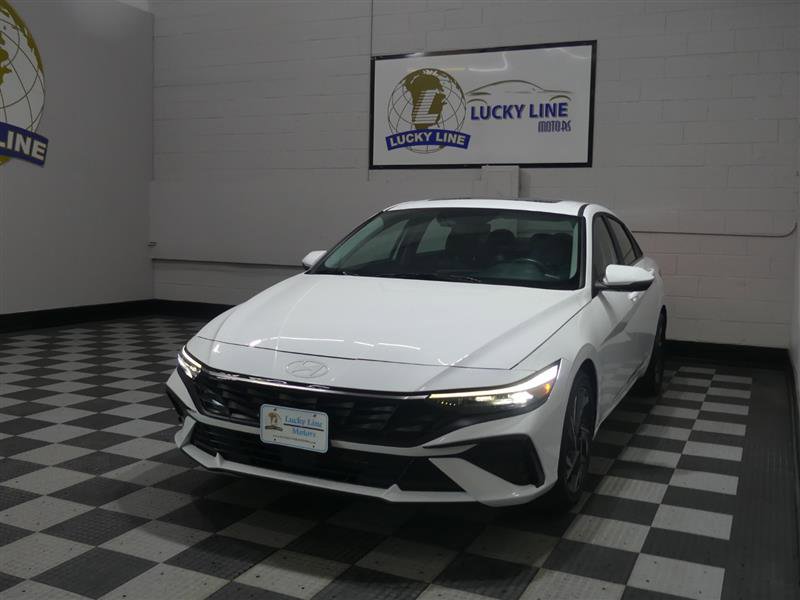 Used 2025 Hyundai Elantra Limited FWD image 4
