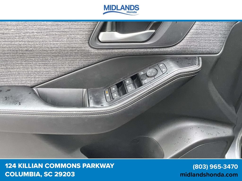 Used 2023 Nissan Rogue SV AWD/4WD image 16