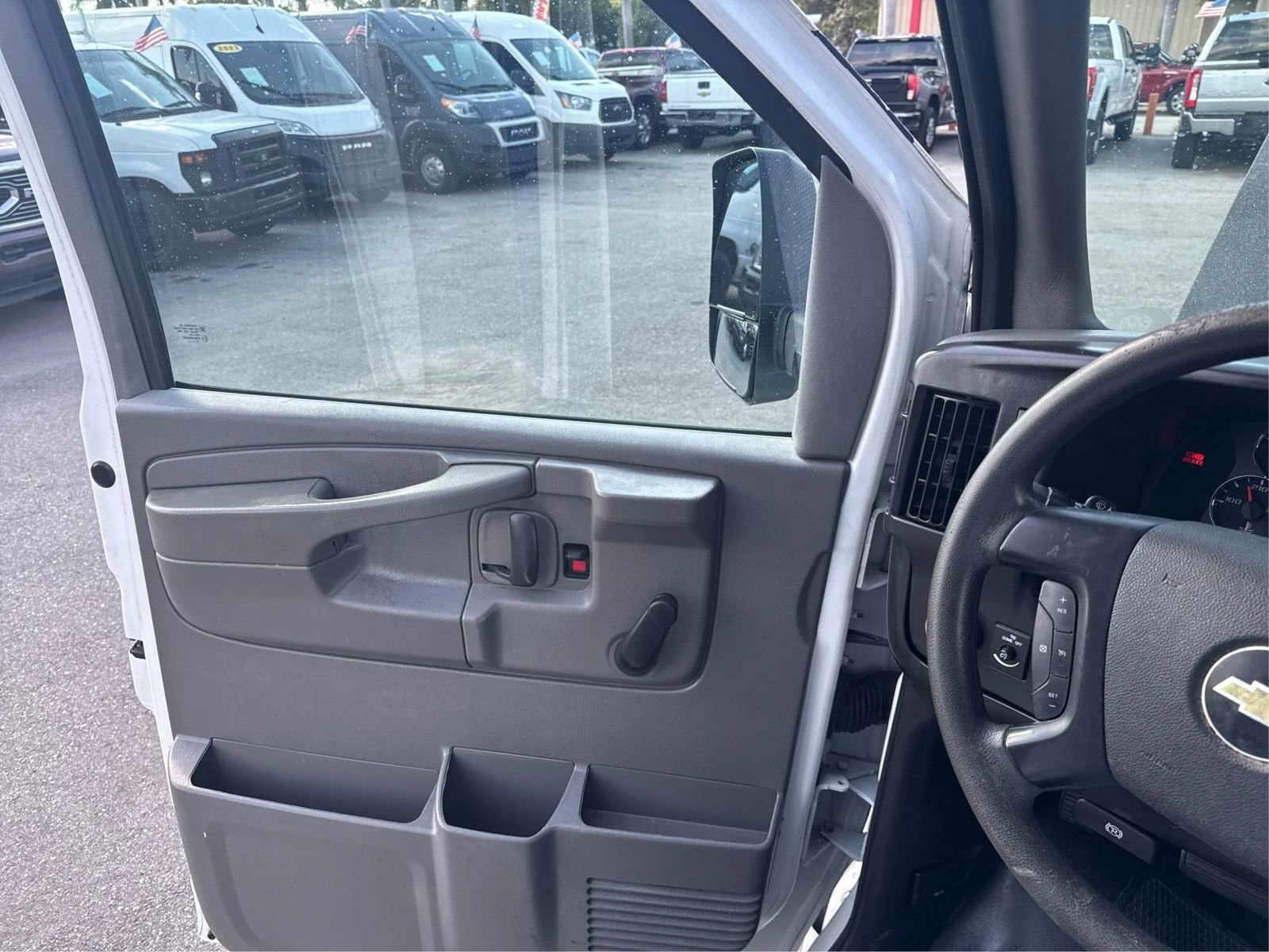 Used 2015 Chevrolet Express 3500 Extended RWD image 21