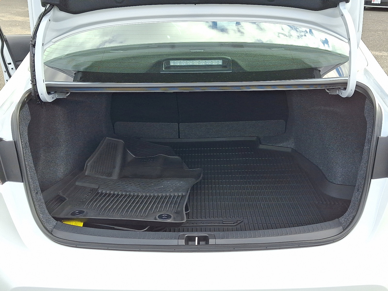 Certified 2026 Toyota Corolla LE image 28