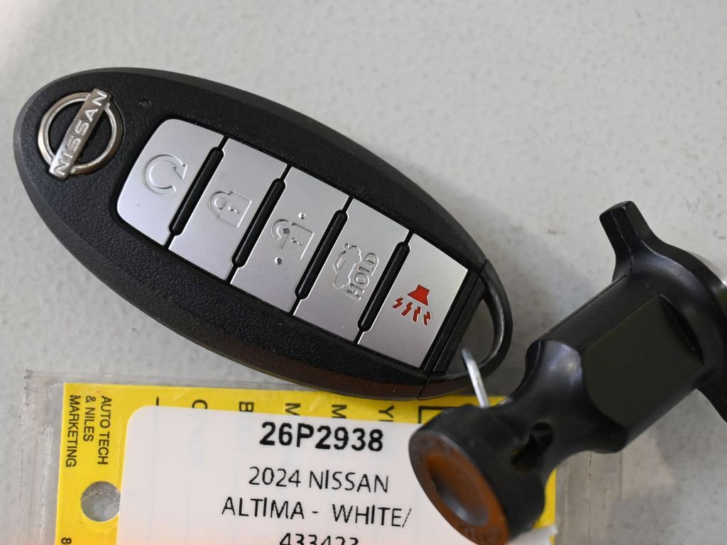 Used 2024 Nissan Altima 2.5 SV image 17
