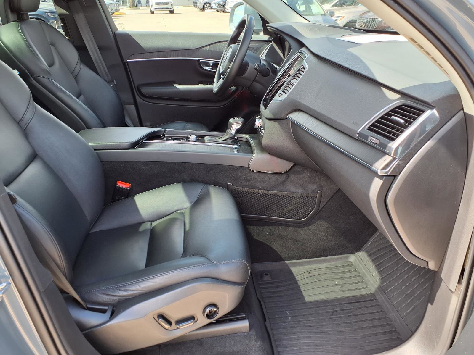 Used 2020 Volvo XC90 T5 Momentum w/ Protection Package Premier AWD/4WD image 11