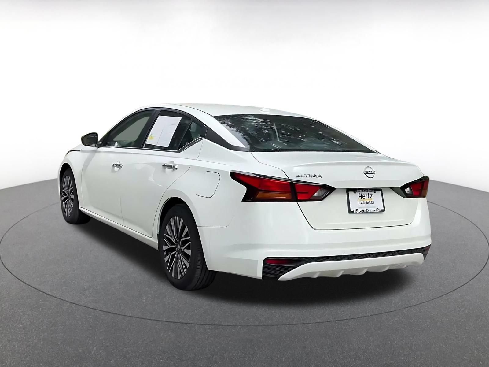 Used 2025 Nissan Altima 2.5 SV FWD image 9