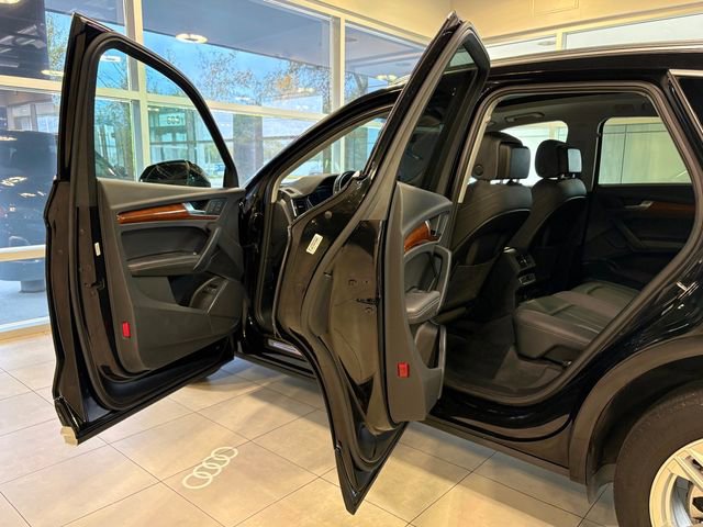 Used 2022 Audi Q5 e Premium Plus w/ Premium Plus Package image 18