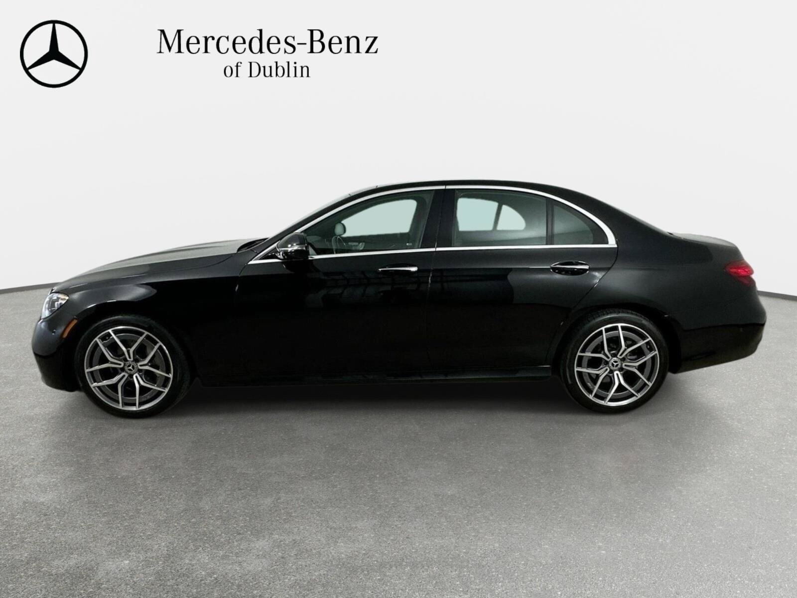 Used 2023 Mercedes-Benz E 350 4MATIC Sedan image 5
