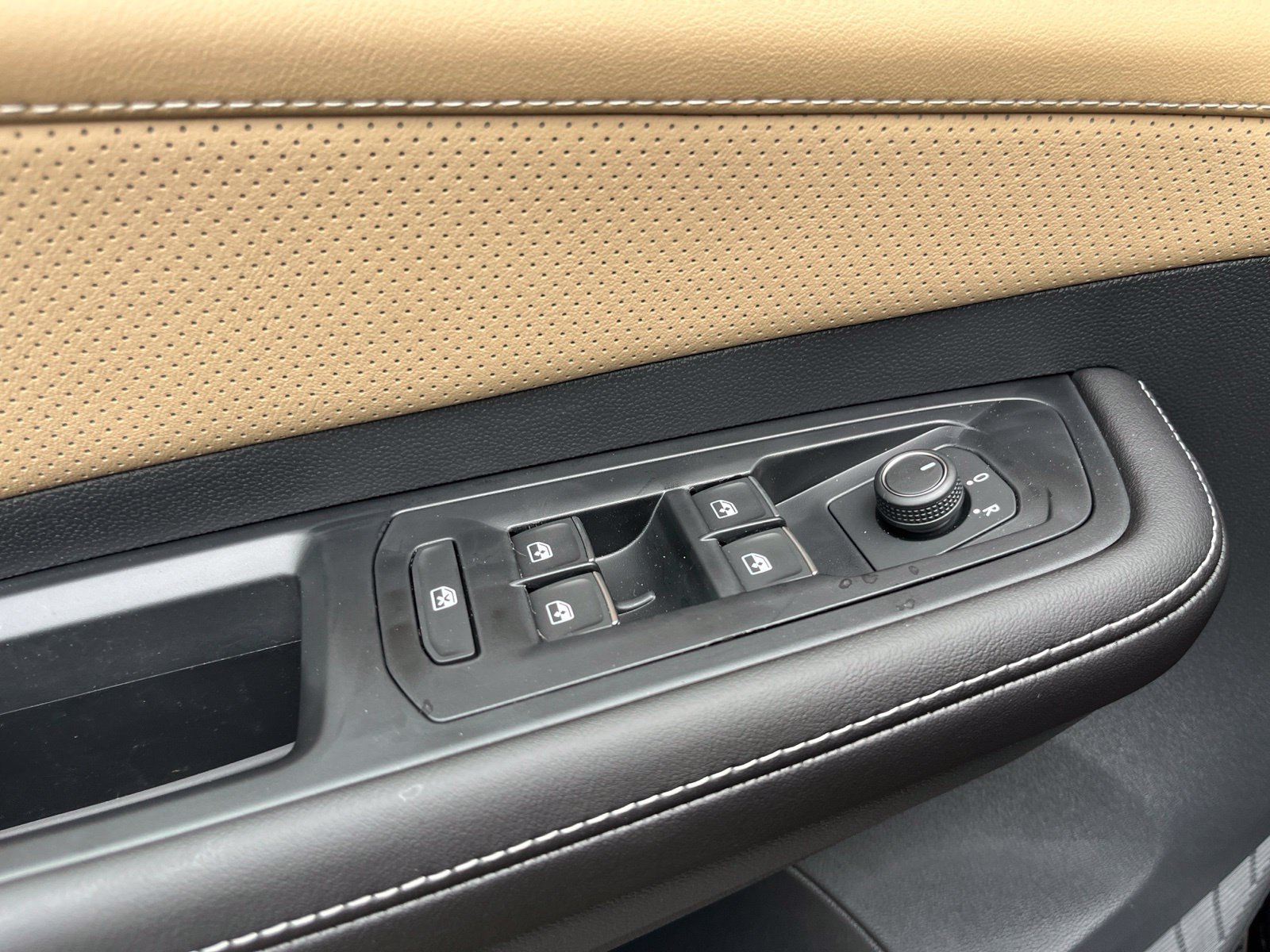 New 2026 Volkswagen Atlas Cross Sport SE FWD image 8