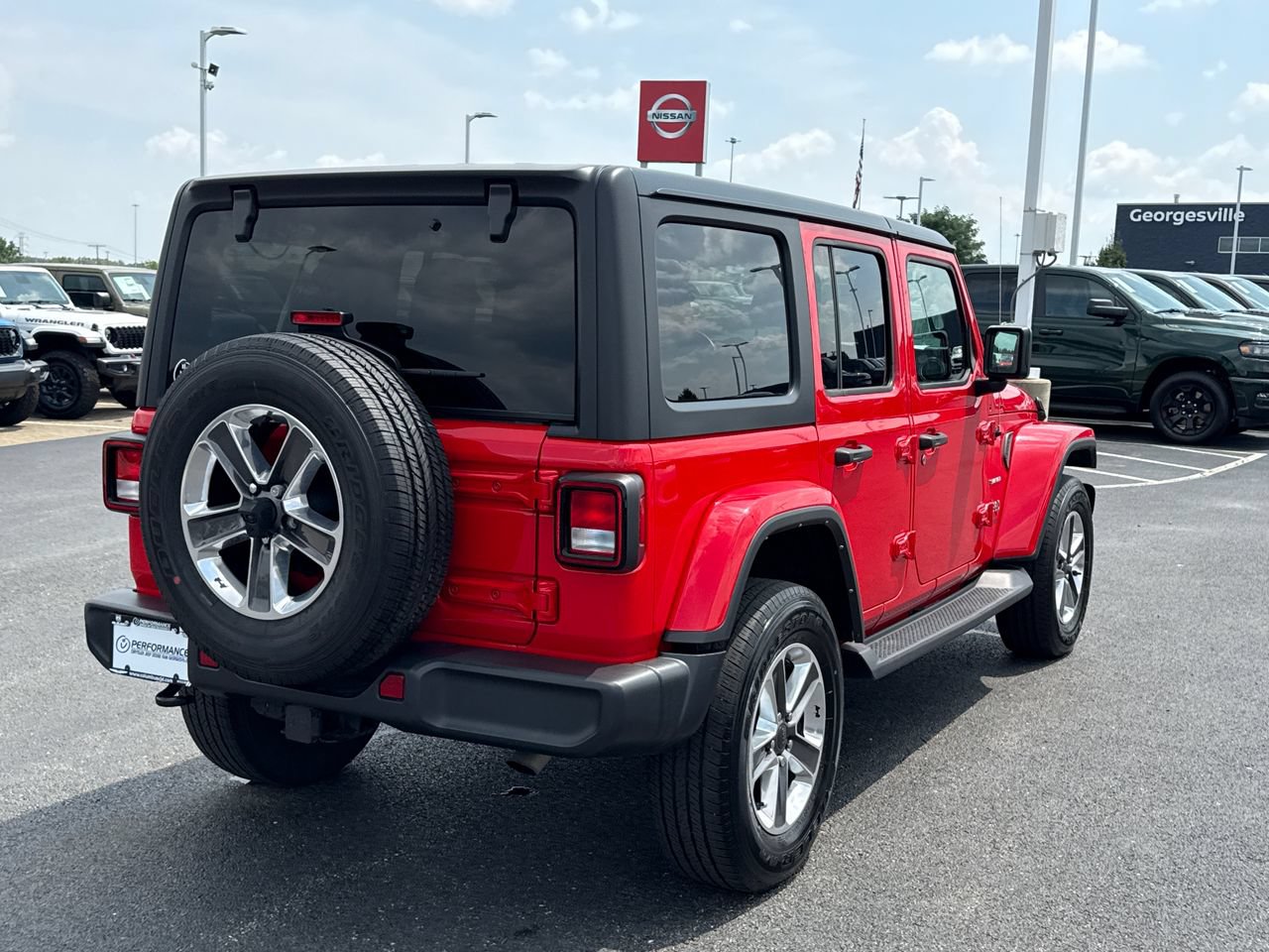 Used 2022 Jeep Wrangler Unlimited Sahara AWD/4WD image 3