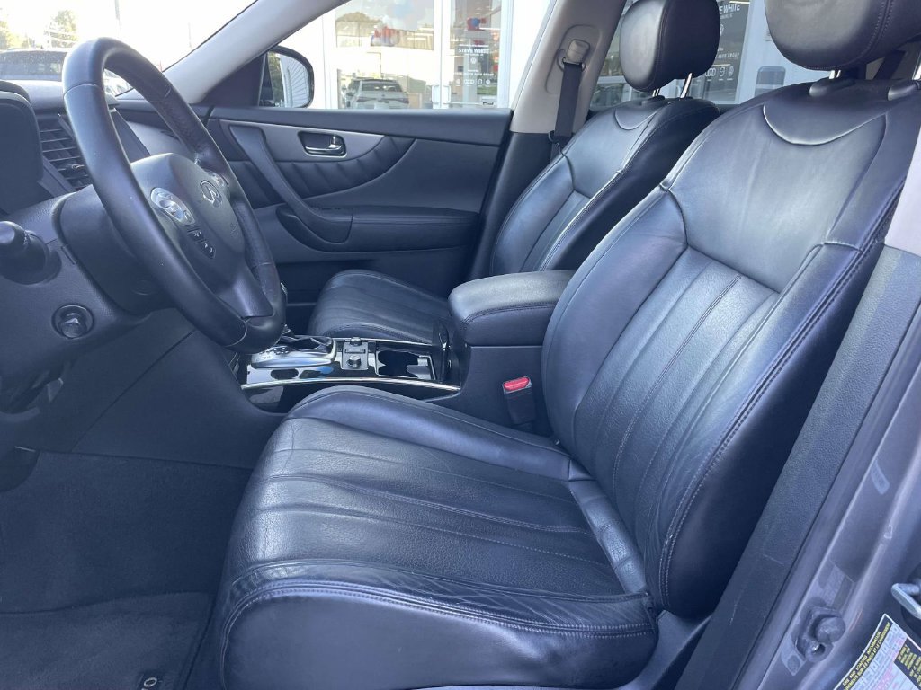 Used 2017 INFINITI QX70 AWD w/ Premium Package image 16