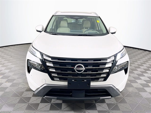 Used 2025 Nissan Rogue SL w/ Tech Package image 3