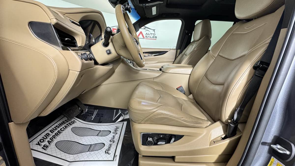 Used 2019 Cadillac Escalade Platinum AWD/4WD image 16
