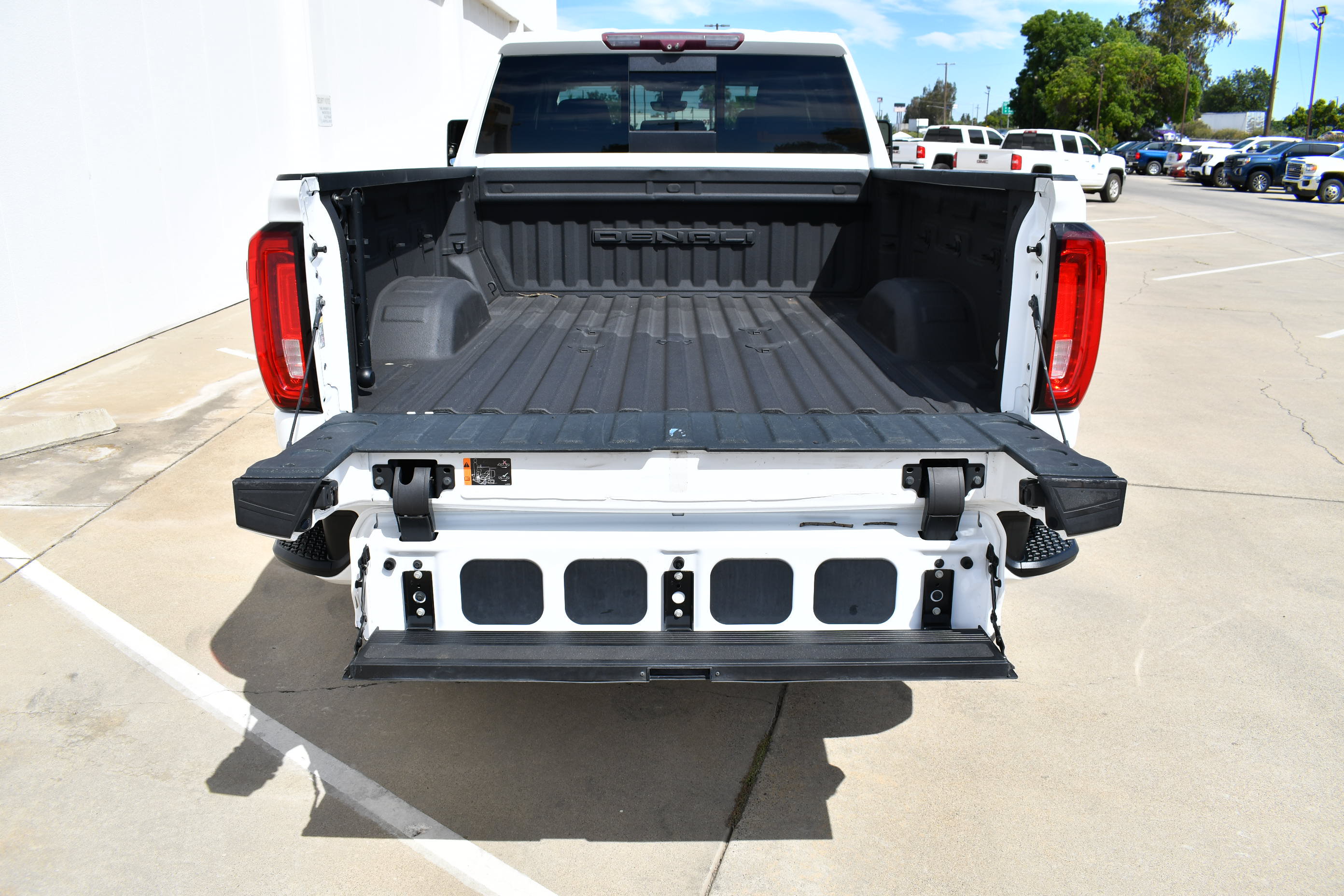 Used 2020 GMC Sierra 2500 Denali w/ Denali Ultimate Package AWD/4WD image 12