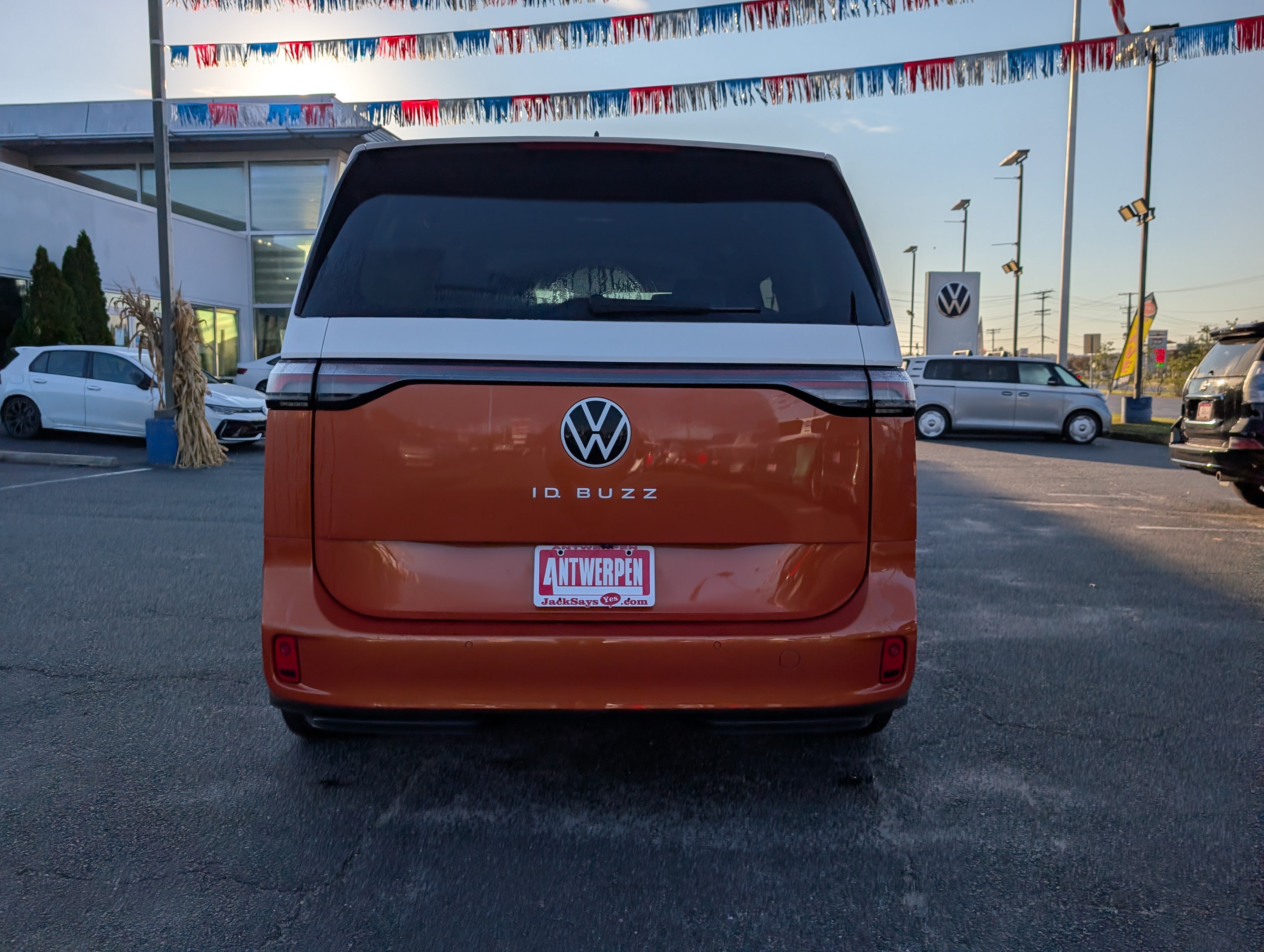 Used 2025 Volkswagen ID. Buzz Pro S Plus RWD image 4