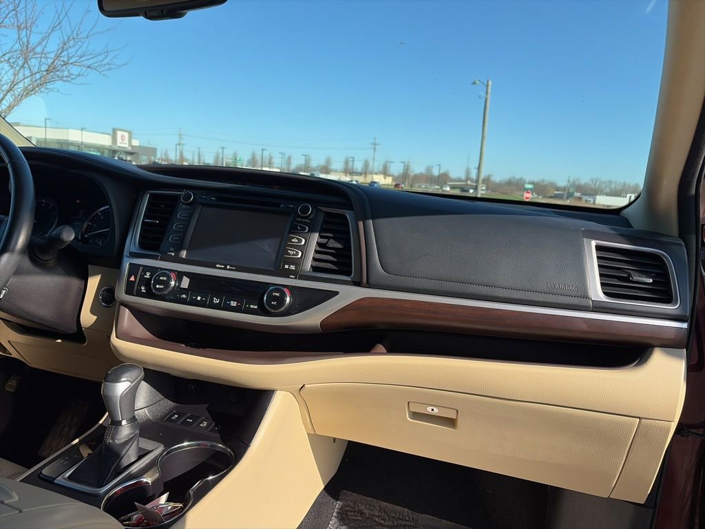 Used 2015 Toyota Highlander Limited image 34