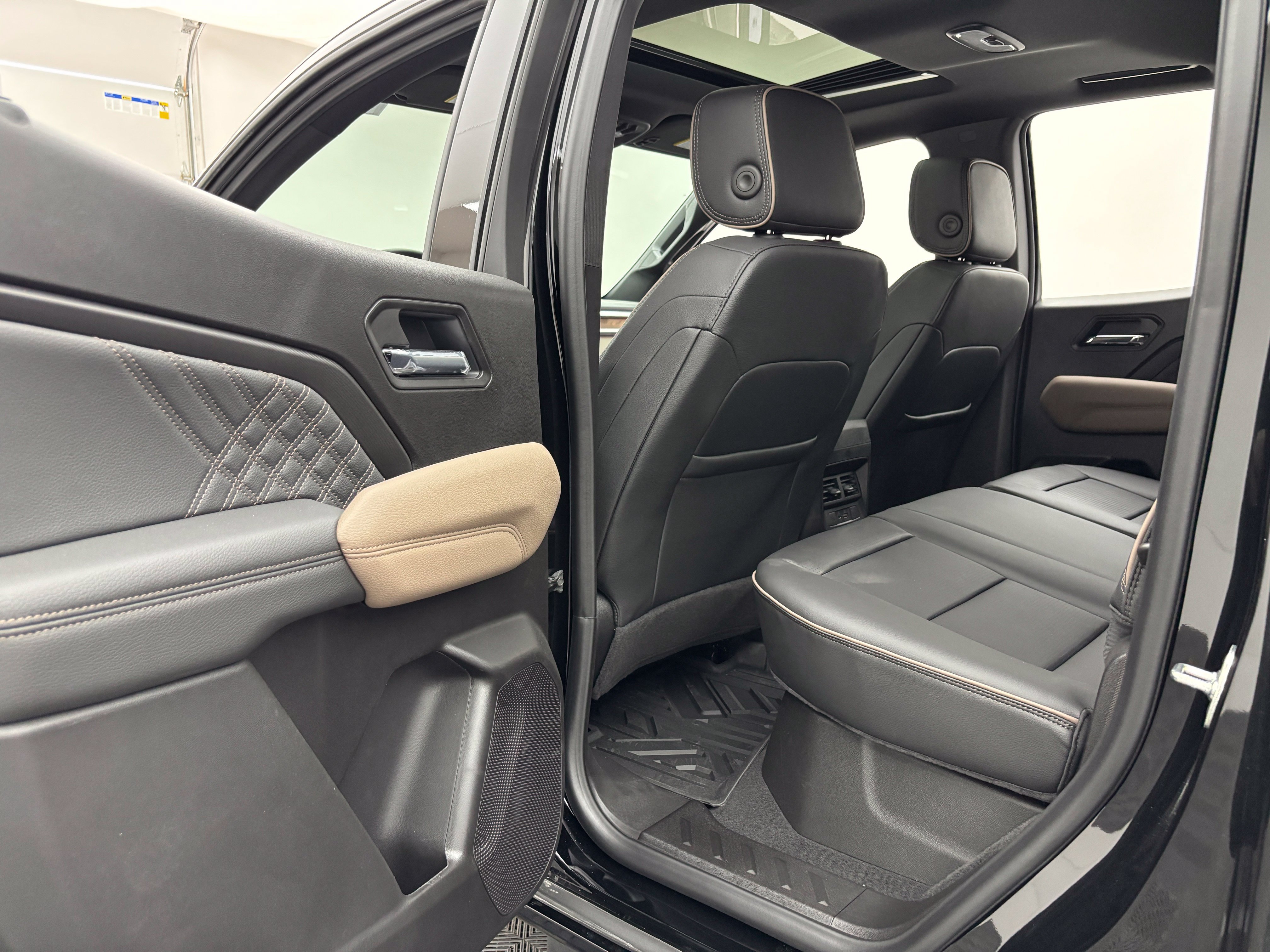 New 2026 GMC Canyon Denali w/ LPO, Black Badging Package AWD/4WD image 40
