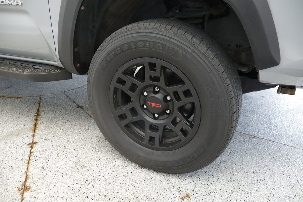 Used 2018 Toyota Tacoma TRD Off-Road AWD/4WD image 15